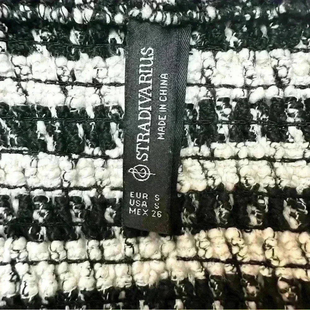 Stradivarius cropped top in black and white tweed - Picture 5 of 5